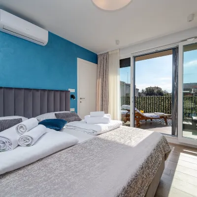 Seven Seas Residence Các khách sạn gần RIVA