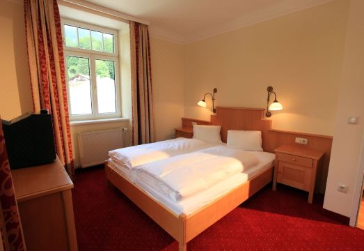 [장크트 볼프강의 아름다운 호수 전경]