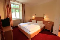 Romantik Residenz (Ferienwohnungen Hotel Im Weissen Rössl) - Dependance Hotels in Sankt Gilgen