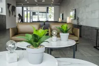 Waves Luxury Apartments فنادق في 