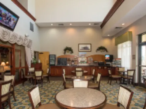 Round Hill Inn Hotels in Orange