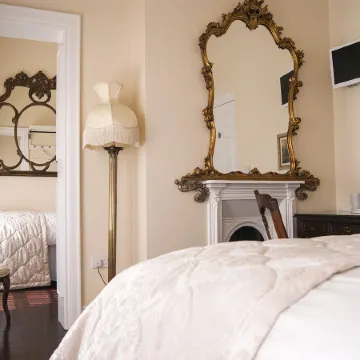 Number 8 the Townhouse Отели рядом с достопримечательностью «Гилдхолл»