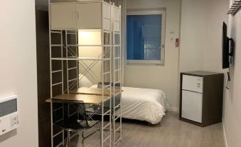 Upflo Hostel