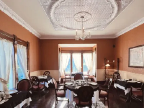 Le Chateau du Lac Hotels in Magog