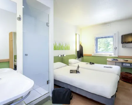 First Inn Hotel Hotéis em Apt