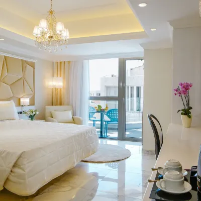 Qbic City Hotel Отели рядом с достопримечательностью «Площадь Святого Лазаря»