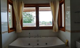 Ban Rim Nam Riverside Resort