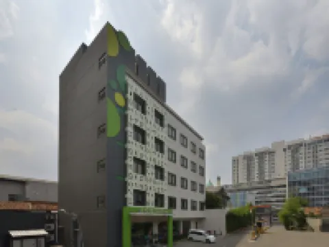 Zodiak MT Haryono by Kagum Hotels Hotels near Jalan Jendral Basuki Rachmat