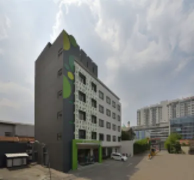 Zodiak MT Haryono by Kagum Hotels Hotels near Krisnadwipayana University