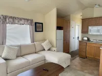 Comfy 1-bedroom mobile home in Hanford near Downtown