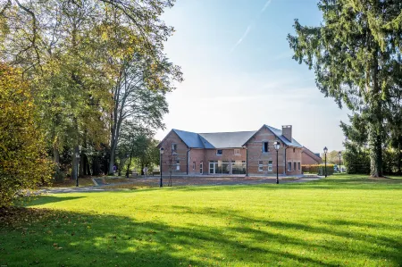 Hôtel Château de la Marlière Отели в г. Этреопон