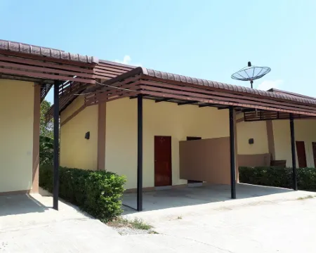 โดม รีสอร์ท โรงแรมในอำเภอ เสนา