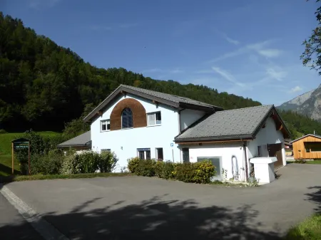 B&B les Acacias Отели рядом с достопримечательностью «Domaine skiable de Champex-Lac»