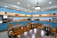 Country Inn & Suites by Radisson, Asheville West Near Biltmore - Desayuno