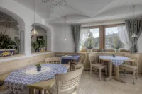 Apart-Hotel e B&B Ai Pini San Cassiano