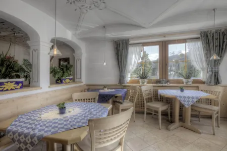 Hotel Ciasa Ai Pini Отели в г. Бадия