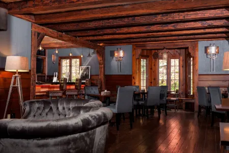 The Brewery Lodge Hotel Отели в г. Ла-Порт