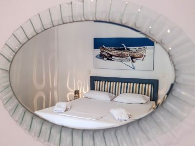 Ilianthos Apartments & Rooms