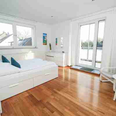 Große Komfortwohnung Mit Terrasse & Balkon, 2 Schlafzimmer, Ruhige Lage Rooms