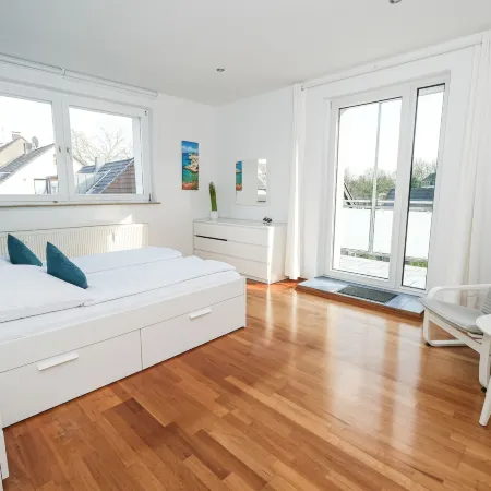 Große Komfortwohnung Mit Terrasse & Balkon, 2 Schlafzimmer, Ruhige Lage