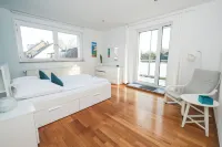 Große Komfortwohnung Mit Terrasse & Balkon, 2 Schlafzimmer, Ruhige Lage