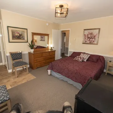 Simmons Motel and Suites