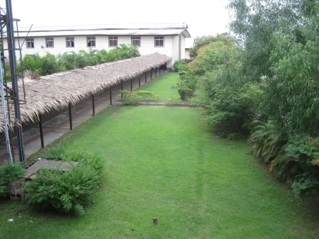 Axari Hotel & Suites