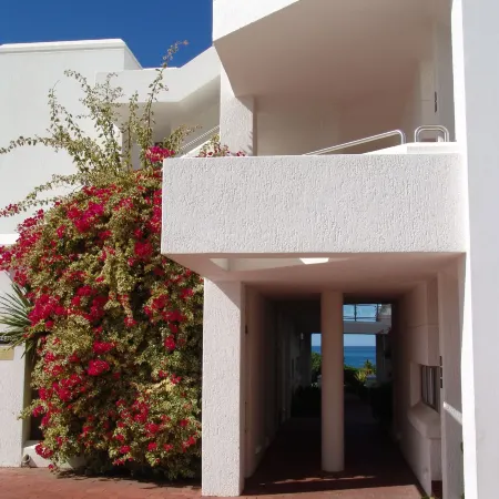 Diaz 15 House on the Bay