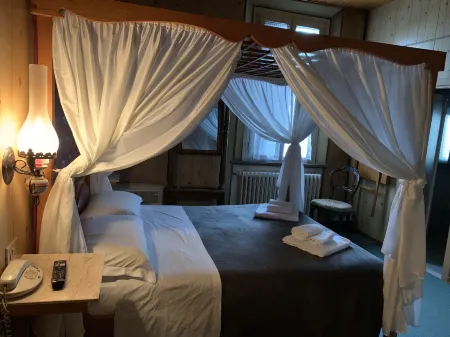 Hotel Ficocle Отели рядом с достопримечательностью «Bagno Jolly 79»