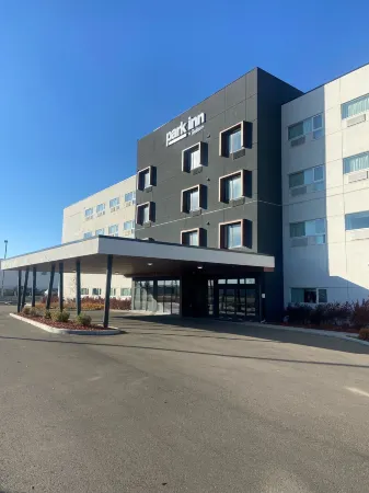 Park Inn by Radisson Edmonton Airport Отели в г. Ледук