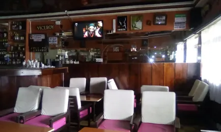 Sundowner Lodge Отели в г. Free Hold