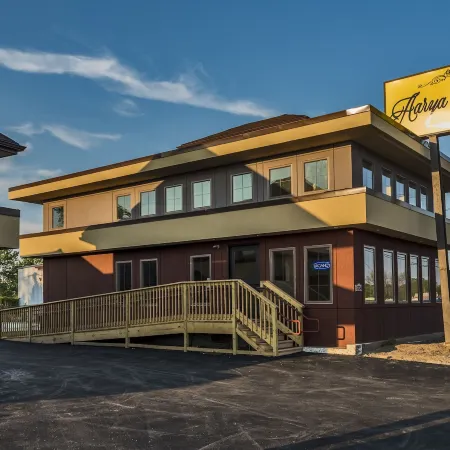 Aarya Hotel by Niagara Fashion Outlets