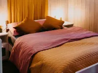 Geel Chalet in Netevallei Hotels in Geel