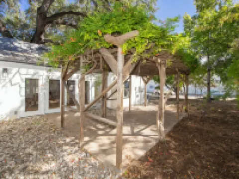 Benson Guest House Hotels in Uvalde