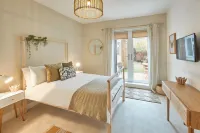 Host & Stay - Retreat by the Sea
