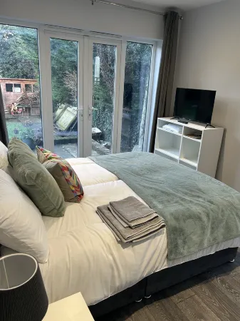 The Coniston Rooms Отели рядом с достопримечательностью «Hertfordshire Fire Brigade Museum»