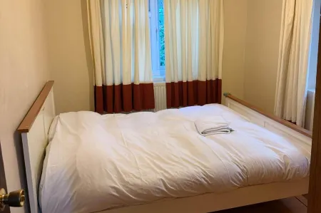 2 bed-Sleeps 4-Private Patio-Pets-Near Heathrow Отели рядом со станцией Станция Хитроу-Терминал 5