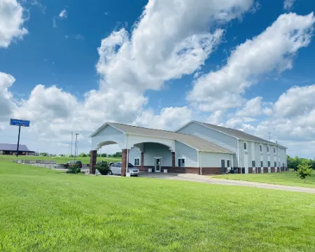 Herington Inn and Suites Hotels in Dickinson County