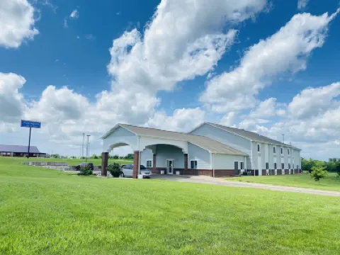 Herington Inn and Suites Hotels in 