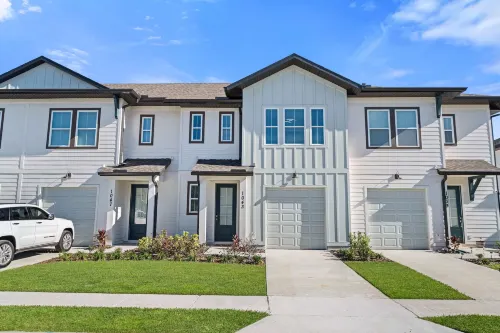 1043 Plantation Lane