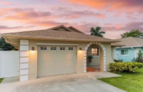 私人泳池 + 日光室海灘度假屋在馬納提