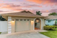 마나티 비치 겟어웨이, 프라이빗 풀 + 선룸 있음