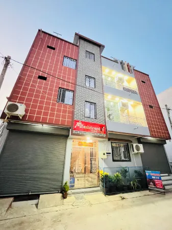 Shree Keshrinandan Home Stay Отели рядом с достопримечательностью «Стейтью Оф Юнити»