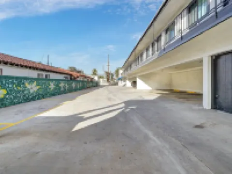 Casablanca Inn Hotels in Bell