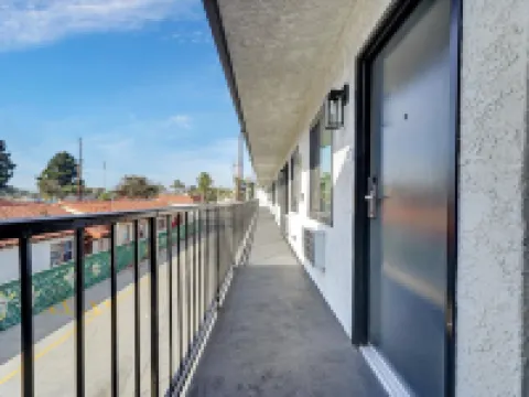 Casablanca Inn Hotels in Bell