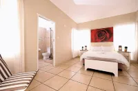The Pelican - Stunning 3-bedroom Holiday Home in Langebaan Hotels near Kitesurfing Langebaan & Cape Town