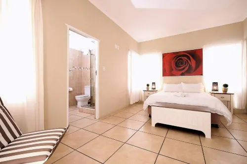 The Pelican - Stunning 3-bedroom Holiday Home in Langebaan - 4-Star