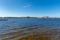 Sea Palm 1D is a 2 Br 1 Bath That is Pet Friendly and Sleeps 6 by RedAwning