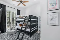 Le Cabin Noir LUX Alpine Retreat Spa BBQ