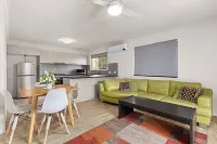 KozyGuru / Mt Gravatt East / 3 Bed House Qmg030